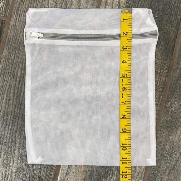 4 White Zippered Mesh Laundry Bags - Picture 5 of 8